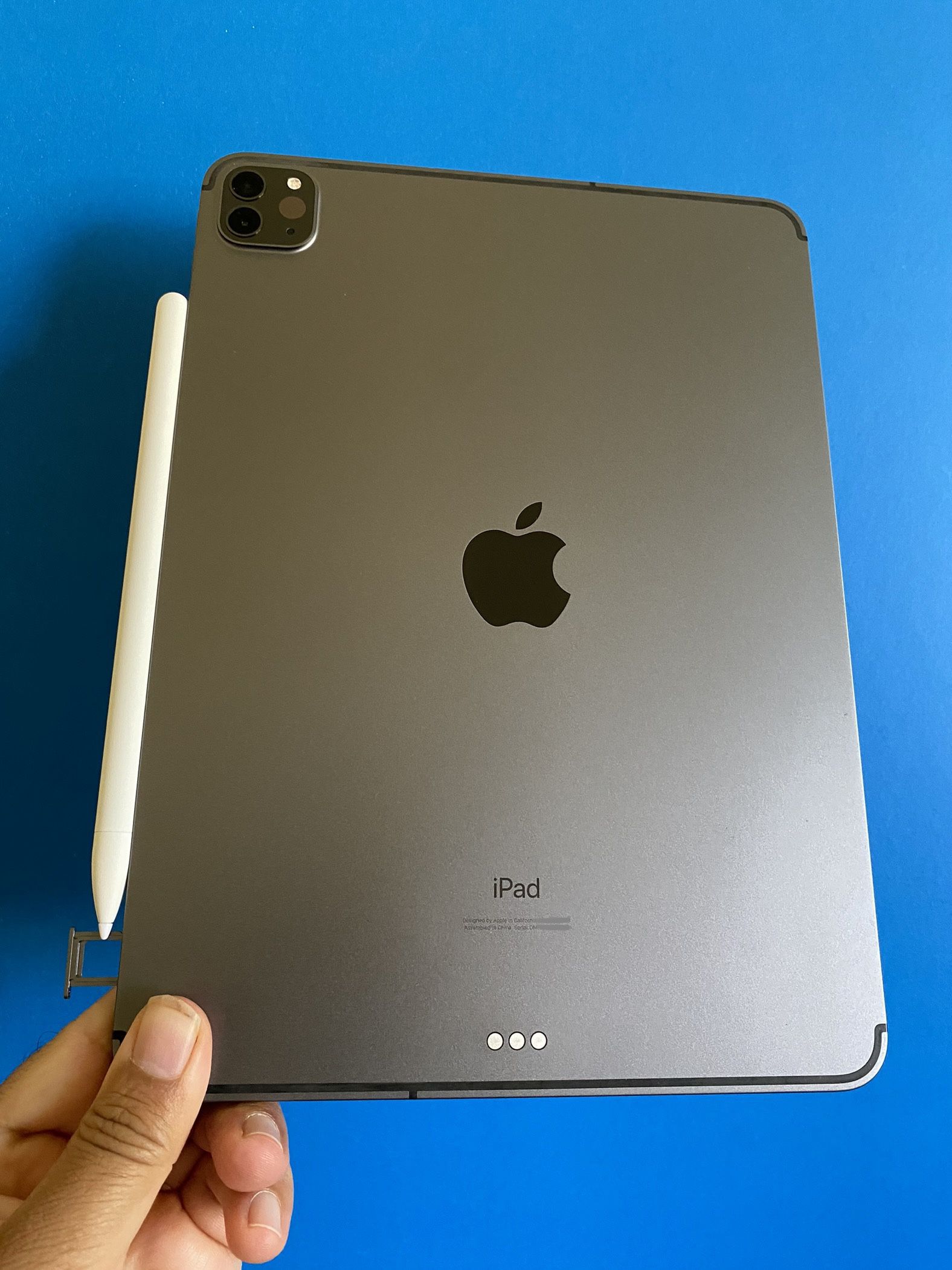 Apple IPad Pro 11” (2020 / Liquid Retina / Face ID) WiFi + Cellular (LTE/Unlocked) 128GB with Pen, Keyboard & Accessories (256g $649 /512gb $749)