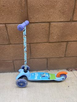 Bluey Kids 3-Wheel Kick Scooter