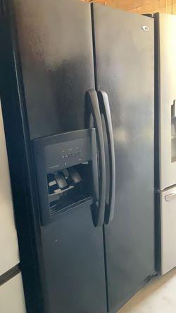 Amana Side By Side Black Refrigerator
