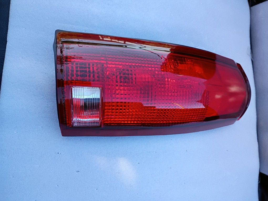 1988--2002 Chevy C/K Suburban Tahoe Tail Light
