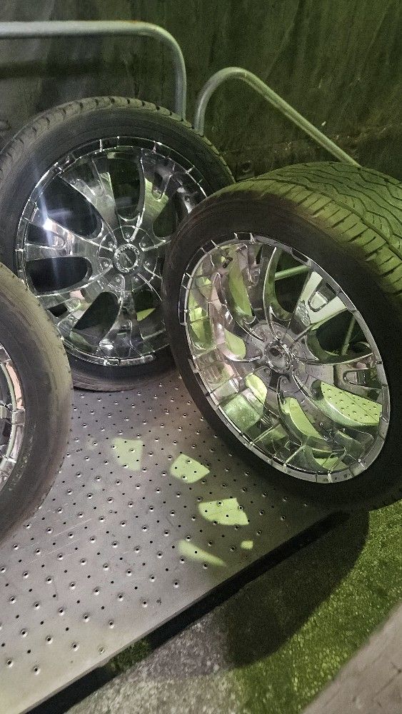 2 Chev 6 Lug 22" & 2 6 lug 20" Rims With Tires $350