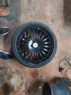 22-in Mercedes-Benz Wheel Tire Like Brand New