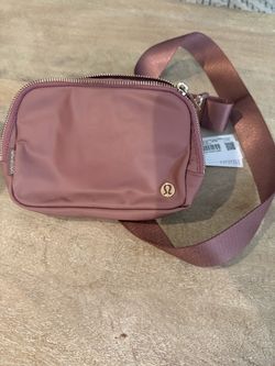 Lululemon Everywhere Belt Bag New with tags