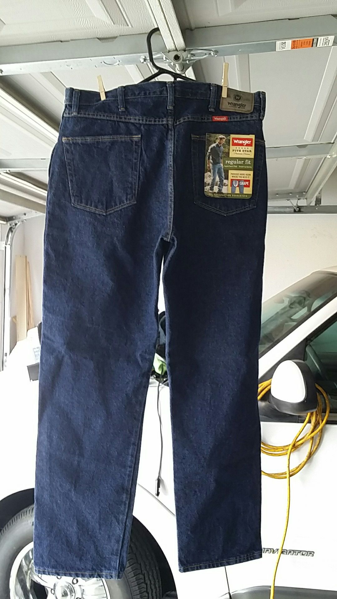 Jeans wrangler authentic regular fit size w36 l32 new