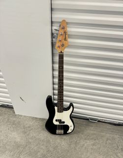 Bass guitar