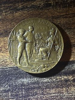 French bronze award medal featuring the inscription "Honneur et Patrie" (Honor and Fatherland)