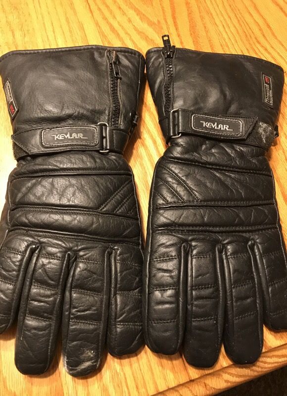 Thick insulated gloves