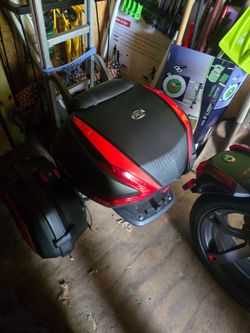 Can am rykers saddle bags and rear trunk with backrest