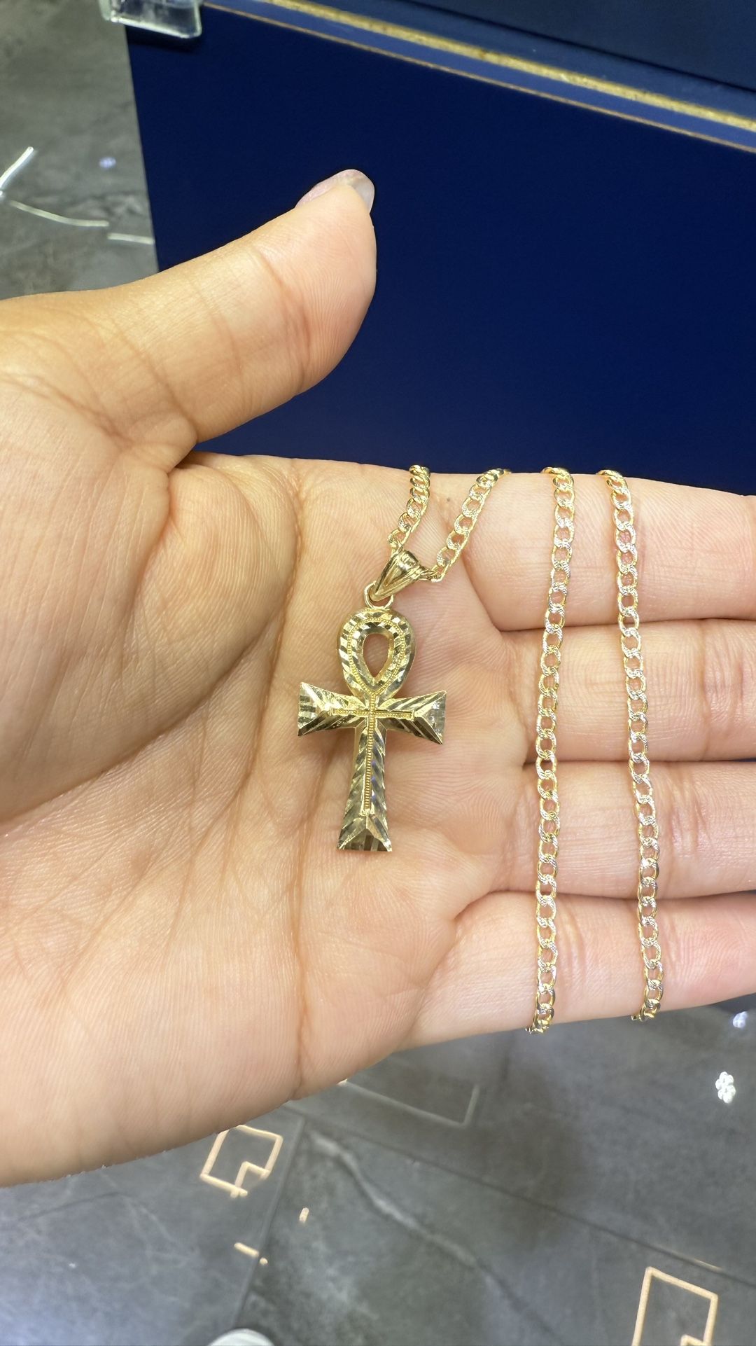 10K Gold Ankh & 20 in Chain Set 