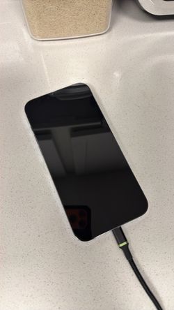 iPhone 13 Pro Max 1TB AT&T back cracked