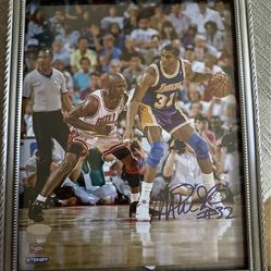 MAGIC JOHNSON AUTOGRAPH PHOTO - Steiner Certification of Authenticity 8x10