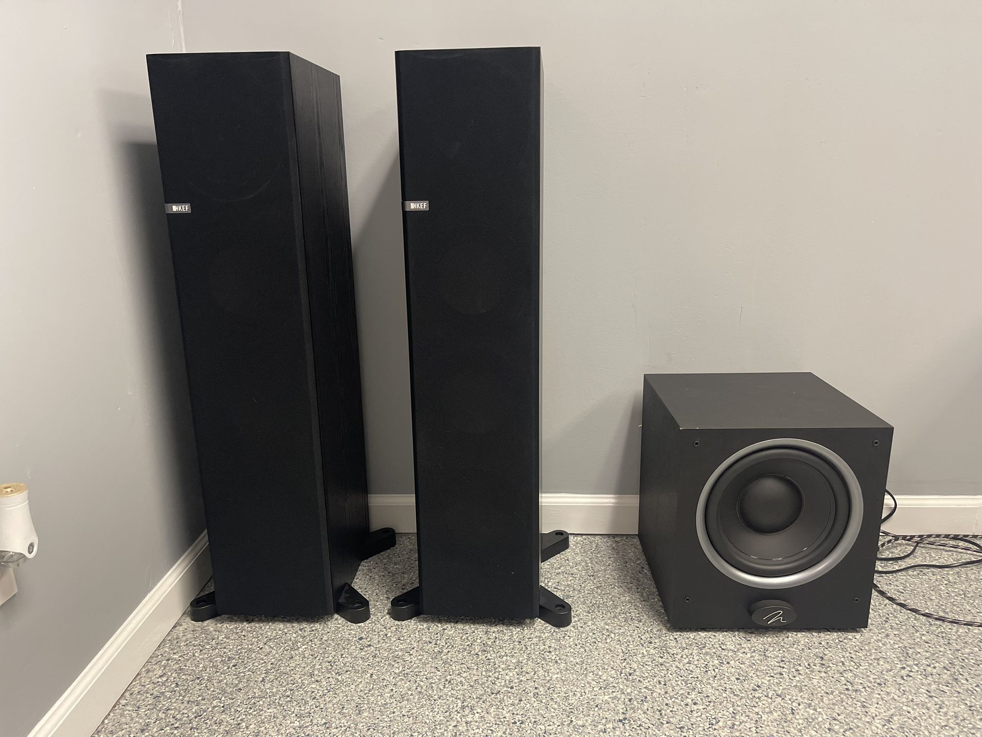 KEF High End Speakers Q700