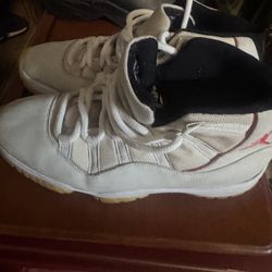 Jordan 11 Retro "Platinum Tint".  Soze
