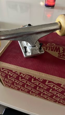 Independent skate board trucks