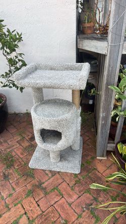 Cat condo like new