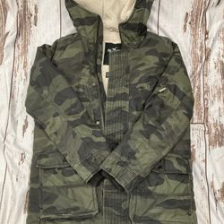 HOLLISTER CAMO SHERPA LINED HOODED JACKET