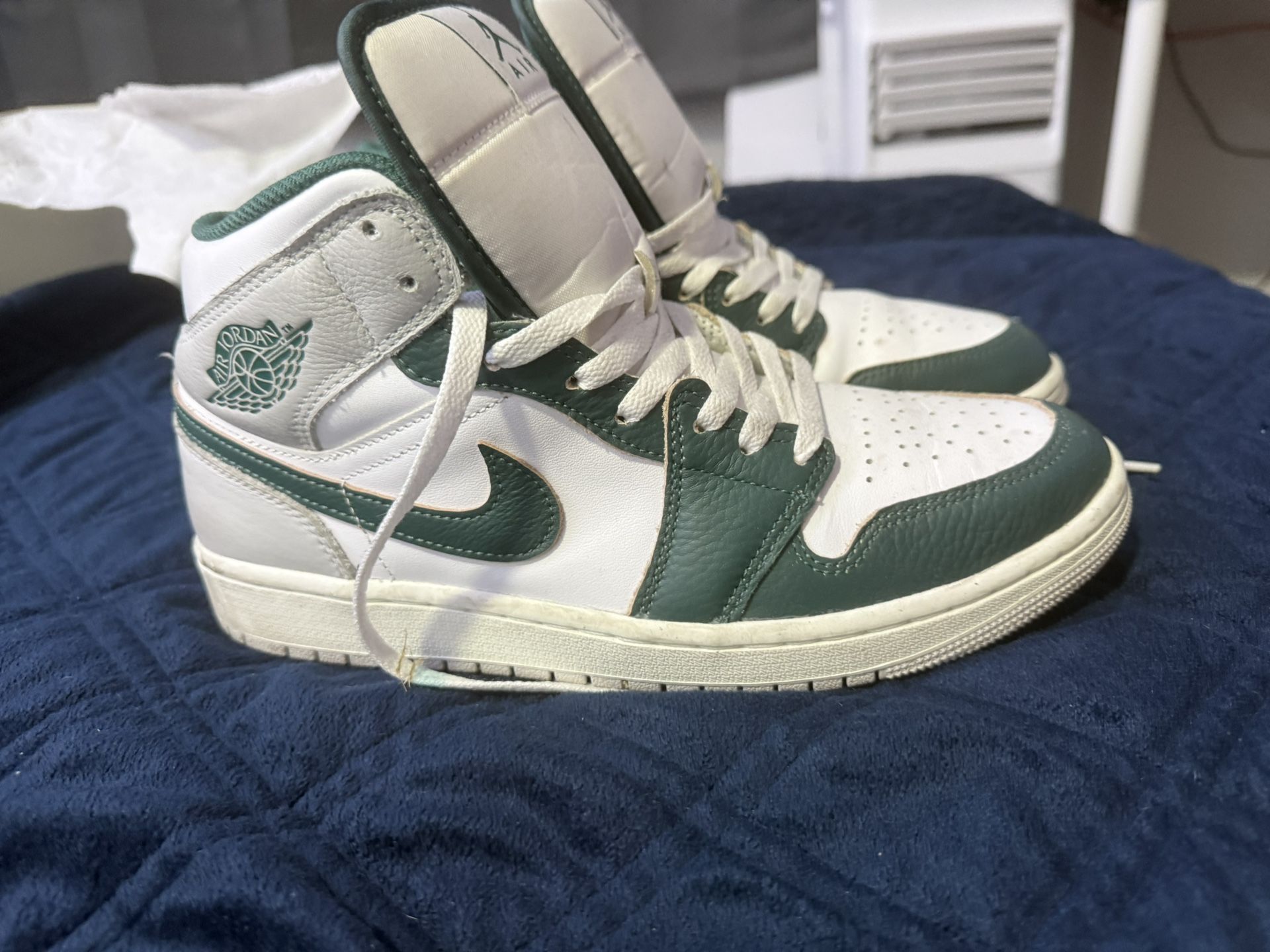 Jordan 1 Mid