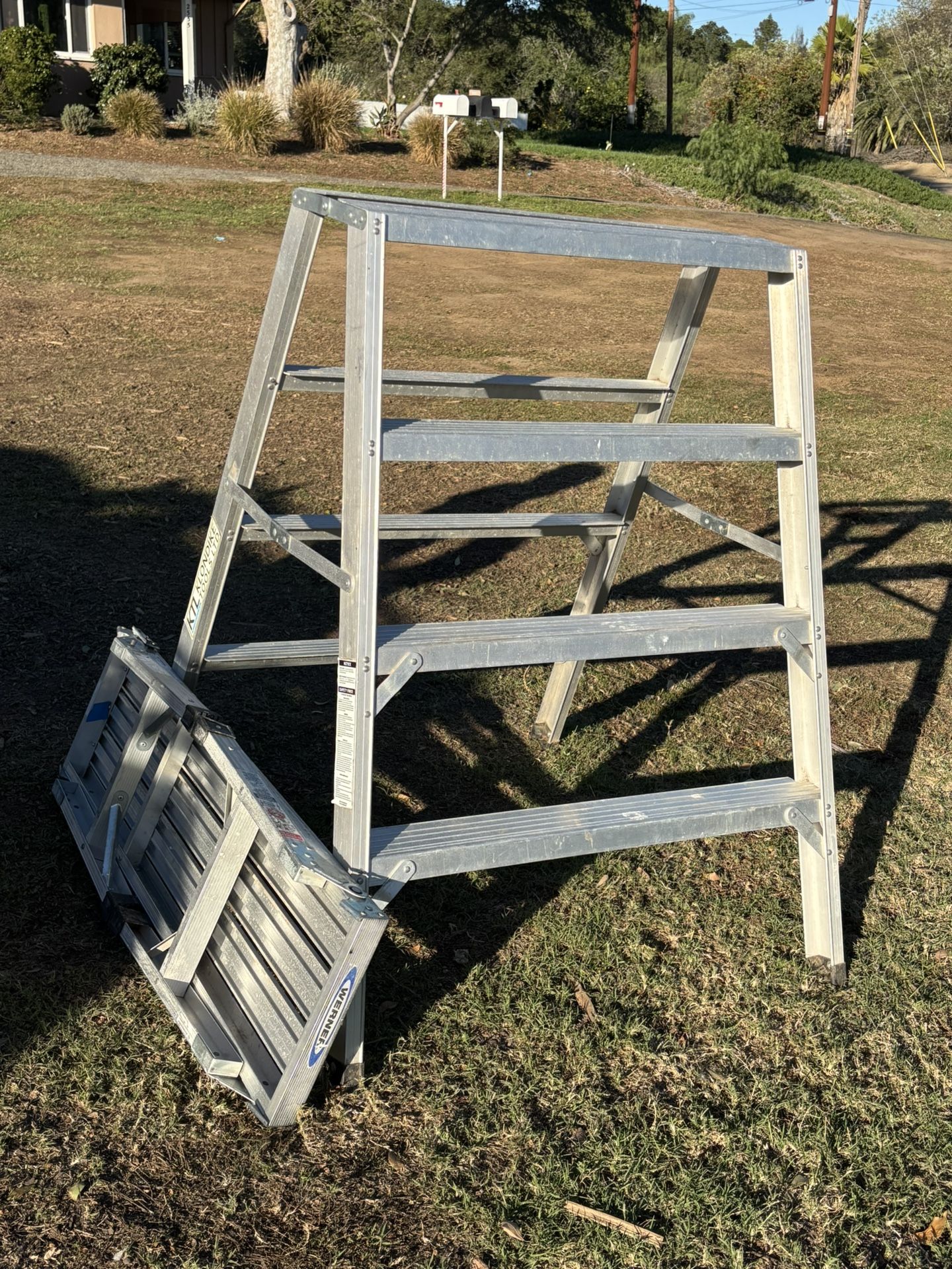 2 Foot And 4 Foot Ladder 