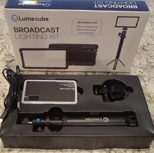 Lume Cube BROADCAST Lighting Kit LIVE STREAM Webcam Light Computer&Laptop Enhance Video Calls Live Streaming Self Pro Broadcasting BRAND NEW BOX $25 F