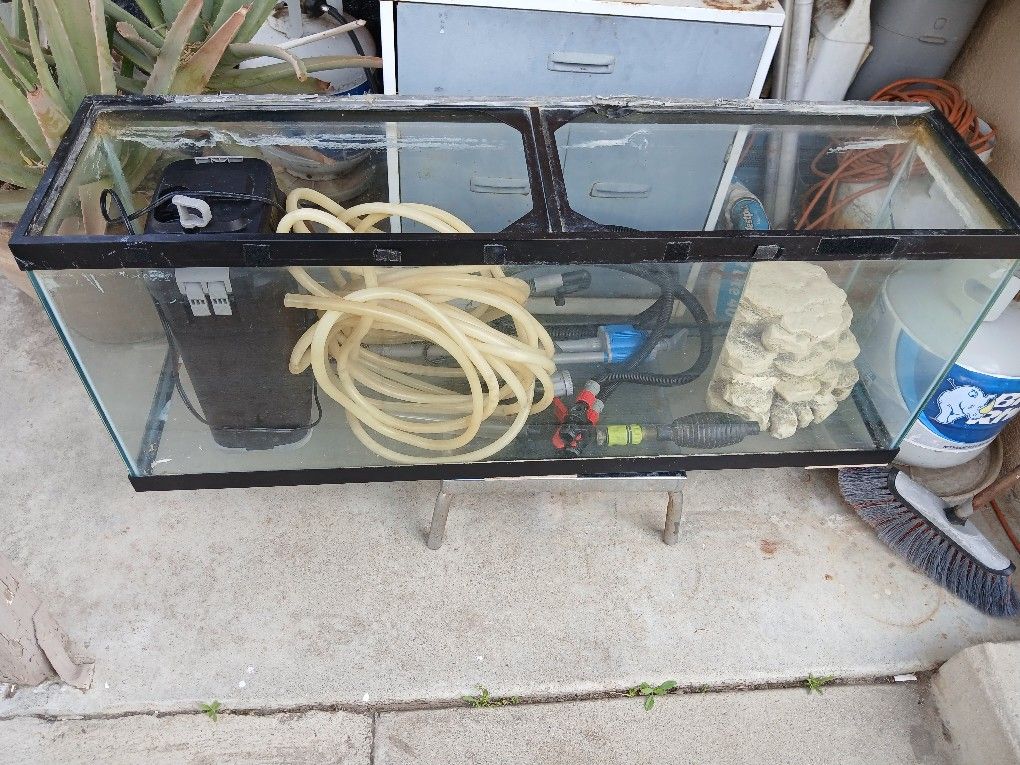 60 GALLON GLASS AQUARIUM TANK