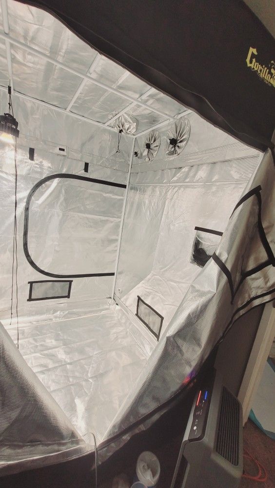 GORILLA GROW TENT W/ GROW EQUIPMENT