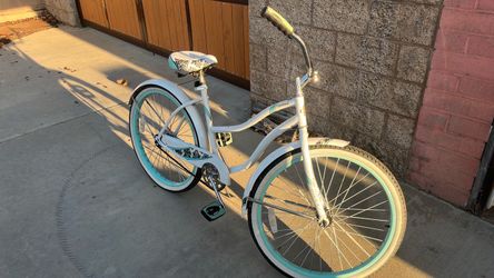 Huffy Cranbrook Women's Cruiser Bike