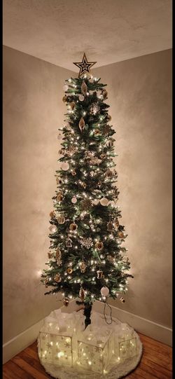 Pre-Lit Artificial Christmas Tree (tree only)