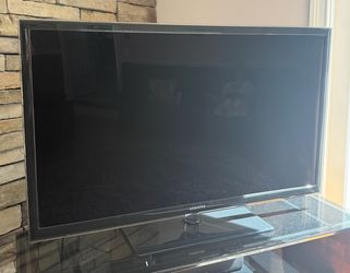 55” SAMSUNG TV WITH GLASS STAND!!!  MINT CONDITION!!!