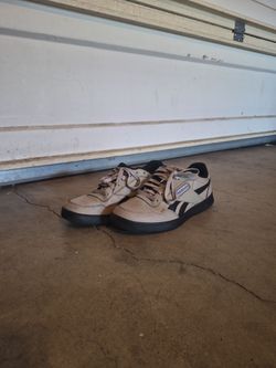 Reebok Court Advance - Size 8.5