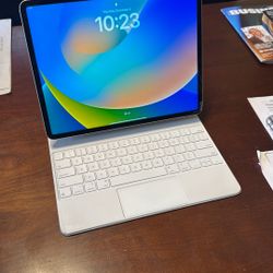 iPad Pro 12.9 Magic Keyboard White