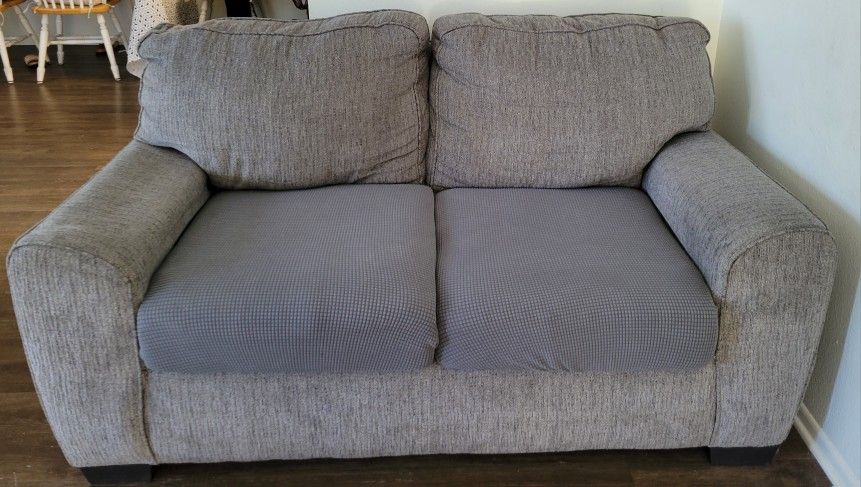 Loveseat 