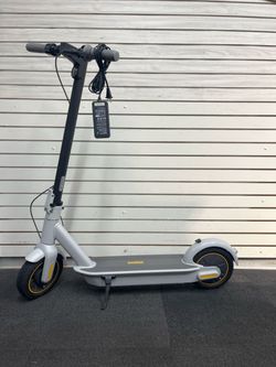 Segway Ninebot Max G30LP electric scooter (A1G011326)