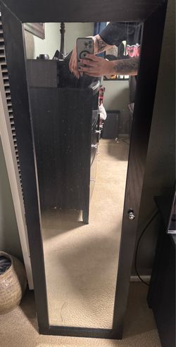 Mirror/ jewelry case wall mount