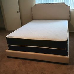NEW Queen-Size MATTRESS and BOX SPRING. Bed frame not included👍