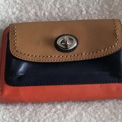 Authentic BRAND NEW WITH TAGS Coach turnlock Wristlet Wallet Coin Purse Navy, Coral & Tan Multi