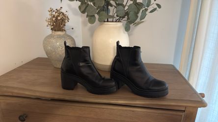 Jeffrey Campbell