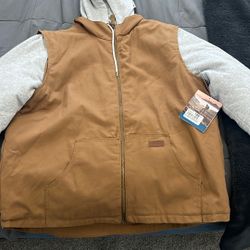 Basscreek DuckVest With Sweater Sleeves & Hoodie