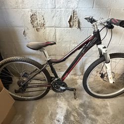 Giant Women’s Revel 1 Mountain Bike 
