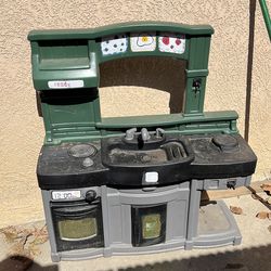 toy kitchen
