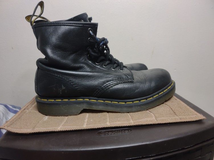 Doc Dr. Martens Mens Size 8 US Air Wair 8 Eye Original Boots Shoes 11(contact info removed)