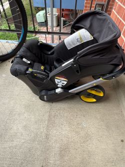 Doona Infant Car Seat & Stroller Combo – Excellent Condition