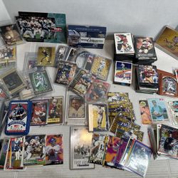 Lot of 500 Vintage Sports Cards- Football Baseball Hockey