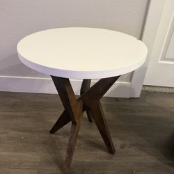 Minimalist Round Coffee/Side Table