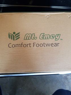 Mt. Emey (Men's Extreme- Light Athletic Walking Shoe)