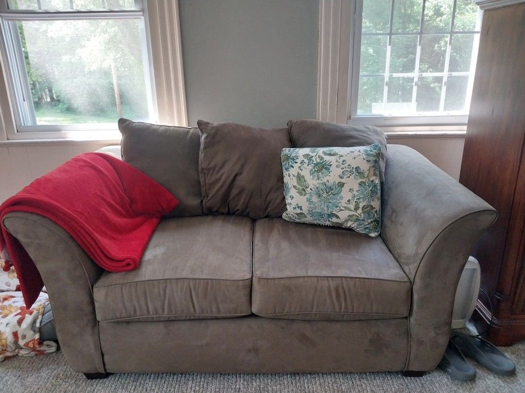 Love seat (Have Matching Sofa As Well)