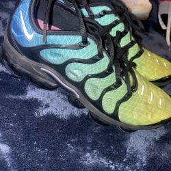 Vapor Max's Sizes 9