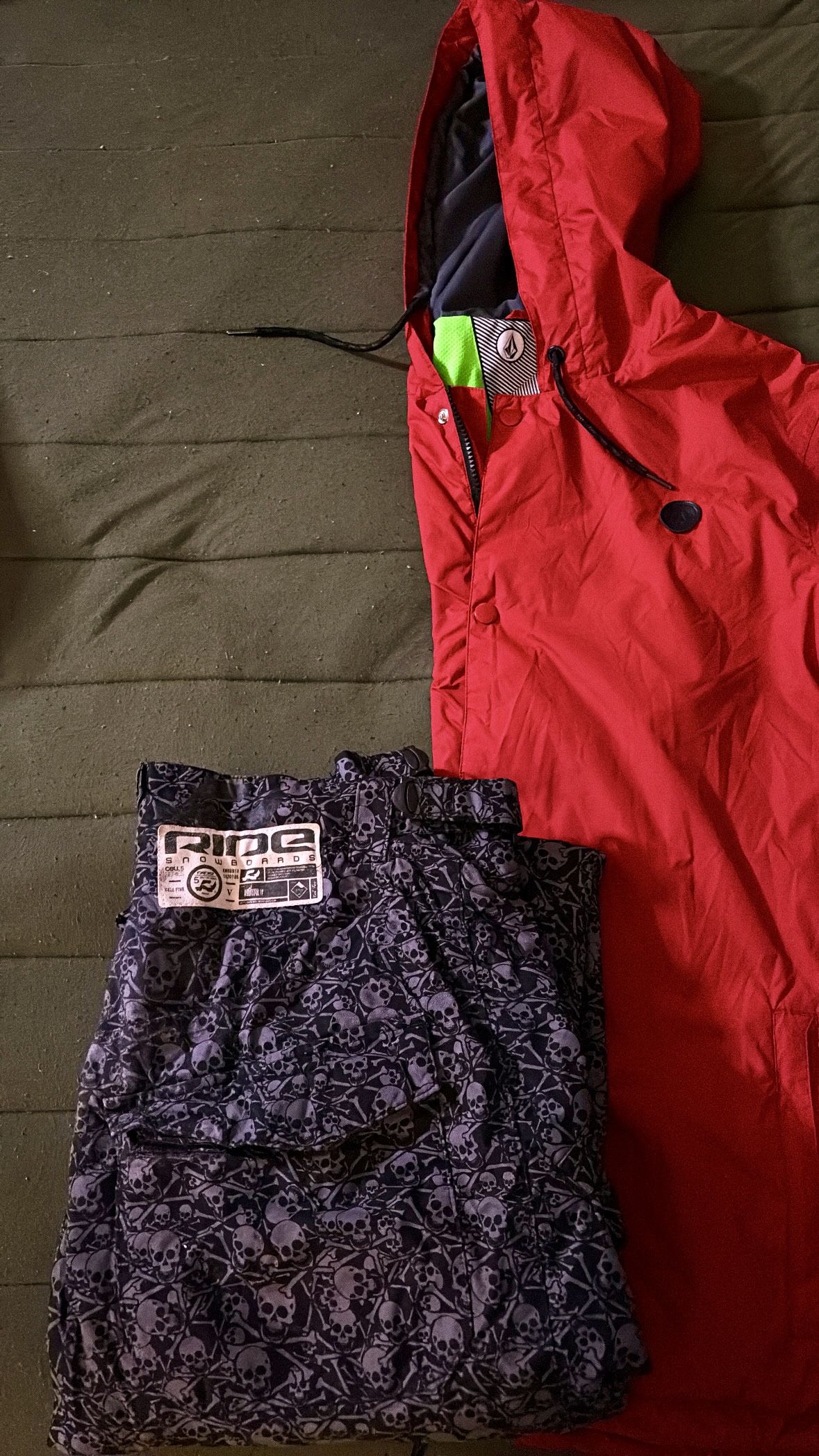 SNOWBOARDING JACKET + PANTS