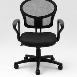 Comfortable and functional office chair, perfect for home office, study, or business use.