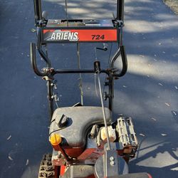 Ariens 724 Snowblower 