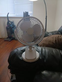 NEW MAIN STAY 6IN DESKTOP CLIP FAN 